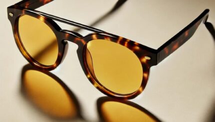 Il trend delle lenti gialle secondo Rihanna